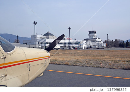 信州松本空港と小型自家用機 137996825