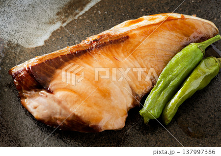 ブリの照り焼き 137997386