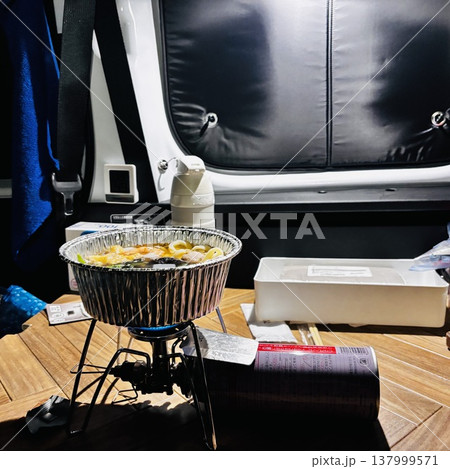 軽自動車で車中泊ご飯 137999571