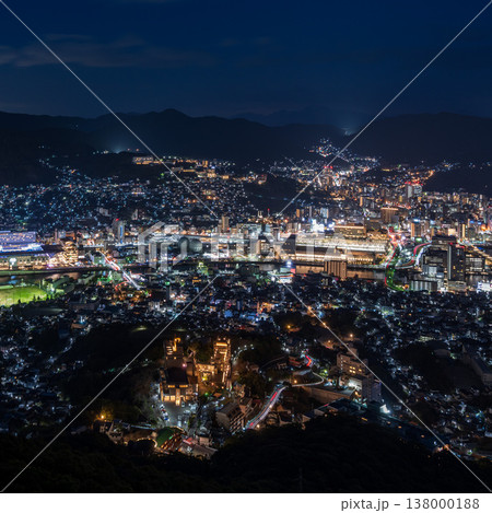 稲佐山から望む長崎市中心地の夜景 稲佐山から望む長崎市中心地の夜景 138000188