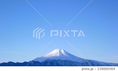 【背景】快晴の空と富士山(東京都にある陣馬山から撮影) 【背景】快晴の空と富士山(東京都にある陣馬山から撮影) 138000364