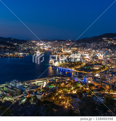 鍋冠山から望む長崎市中心地の夜景 鍋冠山から望む長崎市中心地の夜景 138000398