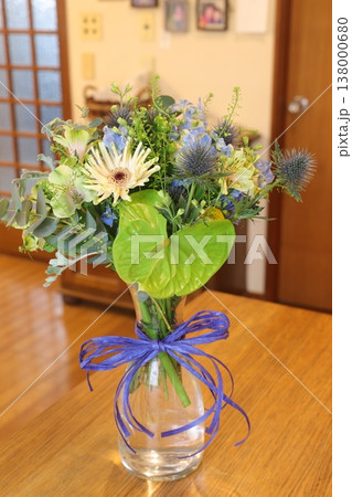 室内の花瓶 138000680