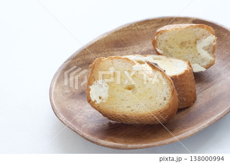 スライスしたフランスパン スライスしたフランスパン 138000994