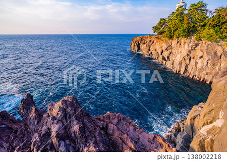 （静岡県）東伊豆・城ヶ崎海岸　早朝 138002218