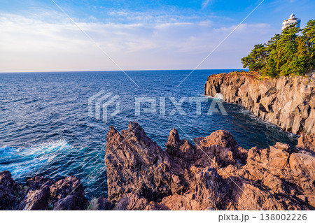 (静岡県)東伊豆・城ヶ崎海岸 早朝 (静岡県)東伊豆・城ヶ崎海岸 早朝 138002226