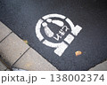 とまれの表示 138002374