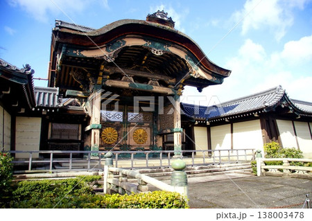 京都府 東本願寺・菊の門/勅使門(国登録有形文化財) 京都市 下京区 常葉町 2022年2月 京都府 京都府 東本願寺・菊の門/勅使門(国登録有形文化財) 京都市 下京区 常葉町 2022年2月 京都府 138003478