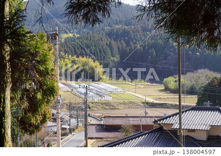 田舎の過疎地 138004597