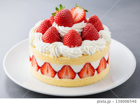苺のショートケーキ 138006548