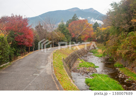 湯布院　紅葉 138007689