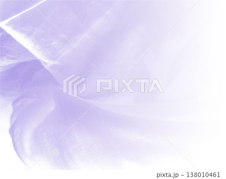 背景素材 透明感のある淡い紫色のコットン 左から右へ薄くなるグラデーション 横 他色有り 138010461