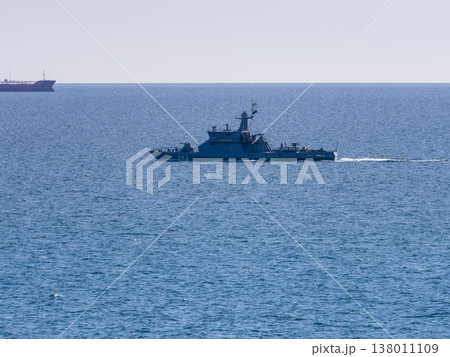 海を航行する軍艦(ミサイル砲艦) 海を航行する軍艦(ミサイル砲艦) 138011109