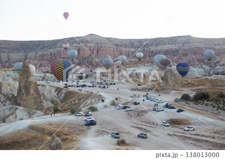 beautiful scenery flight of balloons in the mountains of Cappadocia in love valley 138013000
