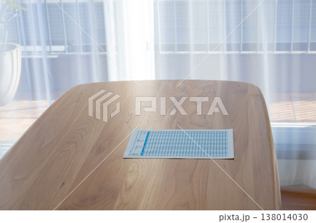 机の上のローン計算シート 机の上のローン計算シート 138014030