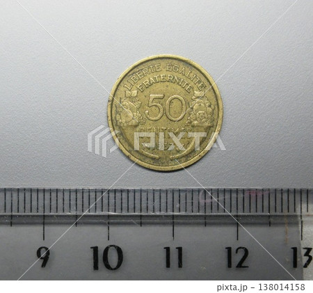 フランスで1937年に発行された50サンチーム硬貨 フランスで1937年に発行された50サンチーム硬貨 138014158