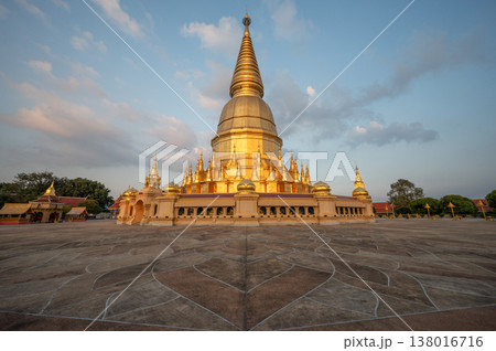 Beautiful view of Phra Mahathat Chedi Sri Wiang Chai one of the biggest pagoda in Thailand, with the base of about 1,600 square metres located in Li district, Lamphun province. 138016716