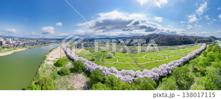空撮「岩手県」満開の桜咲く北上展勝地　北上市 138017115