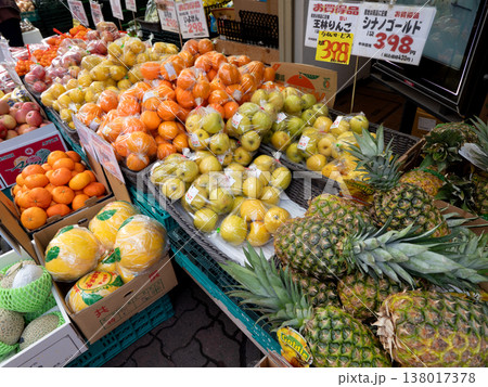 青果店の店頭 青果店の店頭 138017378