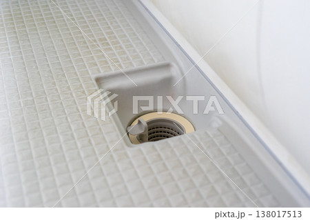 お風呂場の排水口 138017513