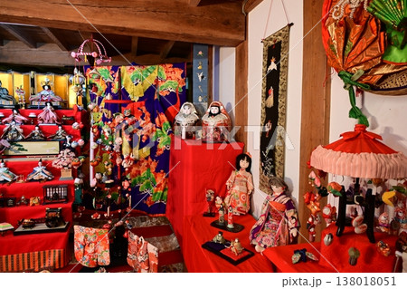 【耕心館】色鮮やかなつるし飾りとお雛様 【耕心館】色鮮やかなつるし飾りとお雛様 138018051