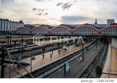 デンマーク・コペンハーゲン中央駅とホーム デンマーク・コペンハーゲン中央駅とホーム 138018346