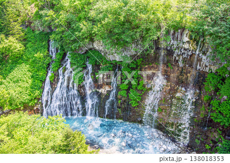 北海道美瑛町 夏の北海道 有名な観光名所 白ひげの滝 北海道美瑛町 夏の北海道 有名な観光名所 白ひげの滝 138018353