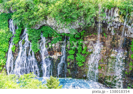 北海道美瑛町 夏の北海道 有名な観光名所 白ひげの滝 北海道美瑛町 夏の北海道 有名な観光名所 白ひげの滝 138018354