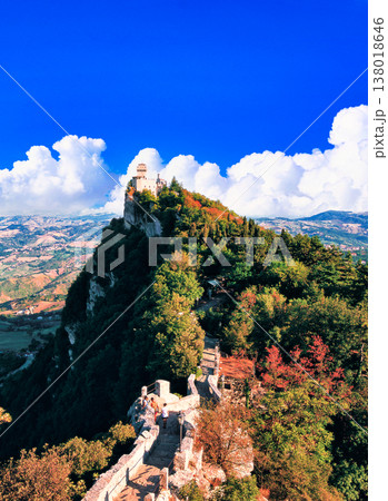サンマリノ共和国のロッカと町並み 138018646