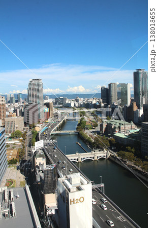 淀屋橋から土佐堀川 大阪市役所 中の島公会堂 中の島図書館を高所から見る 淀屋橋から土佐堀川 大阪市役所 中の島公会堂 中の島図書館を高所から見る 138018655