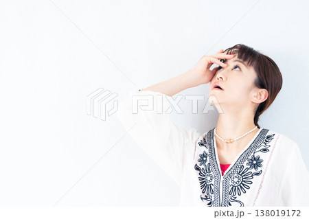 若い女性のポートレート 138019172