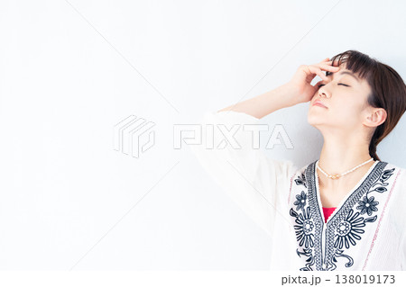 若い女性のポートレート 138019173