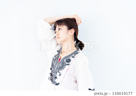 若い女性のポートレート 若い女性のポートレート 138019177