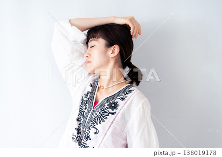 若い女性のポートレート 若い女性のポートレート 138019178