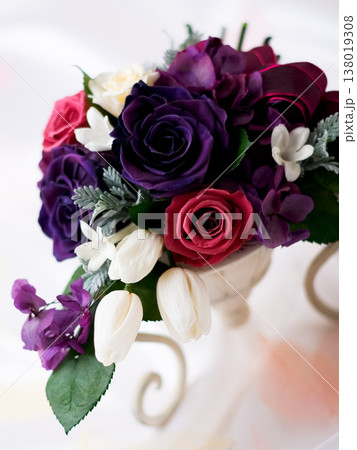バラのフラワーアレンジメント 138019308