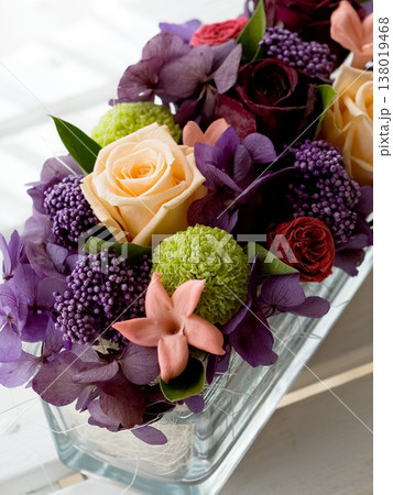 バラのフラワーアレンジメント 138019468