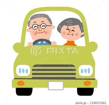 車を運転するシニアの夫婦 車を運転するシニアの夫婦 138021082