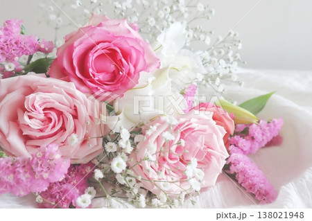 春の幸せピンクのバラの花の花束3 春の幸せピンクのバラの花の花束3 138021948