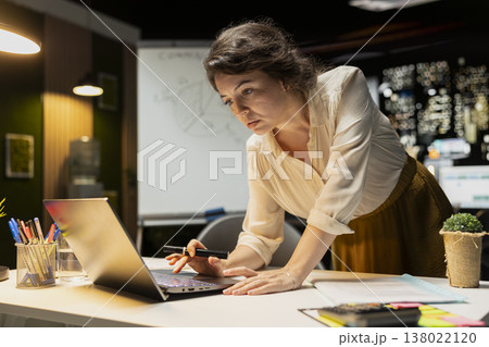 Project manager fixing targets and agenda after hours for evolution, planning objectives for the organization and documenting for a presentation. Support long term development. 138022120