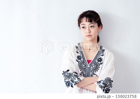 若い女性のポートレート 若い女性のポートレート 138023758