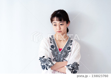 若い女性のポートレート 若い女性のポートレート 138023760