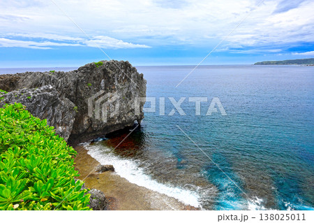 沖縄本島最北端 辺戸岬の景色 (沖縄県) 沖縄本島最北端 辺戸岬の景色 (沖縄県) 138025011