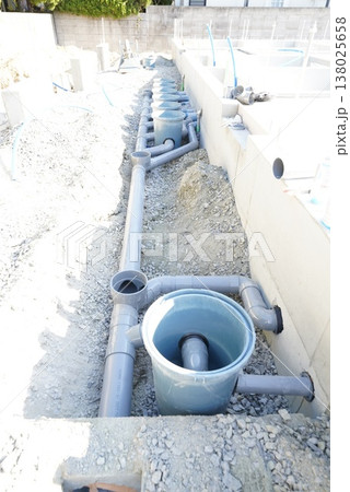 建築現場の水道工事 138025658