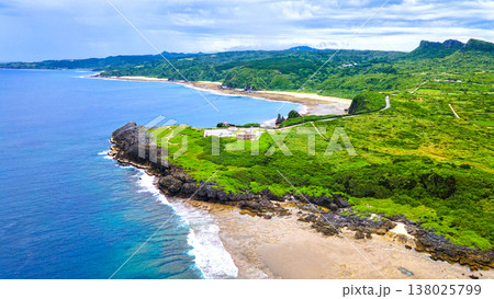 沖縄県北部、辺戸岬をドローン空撮 沖縄本島最北端 辺戸岬 沖縄県北部、辺戸岬をドローン空撮 沖縄本島最北端 辺戸岬 138025799