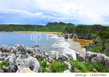 沖縄本島最北端 辺戸岬の景色 （沖縄県） 138025880