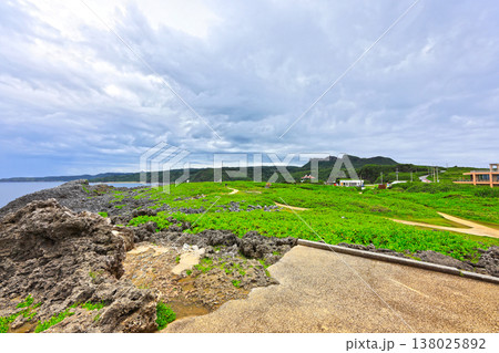 沖縄本島最北端 辺戸岬の景色 (沖縄県) 沖縄本島最北端 辺戸岬の景色 (沖縄県) 138025892