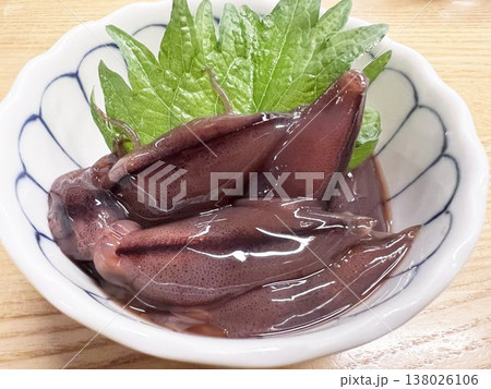 美味しそうなホタルイカの沖漬け 138026106