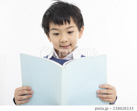 Happy Little cute boy kid reading a book 138026133