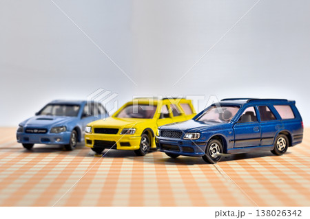 ステーションワゴンのミニカー ステーションワゴンのミニカー 138026342