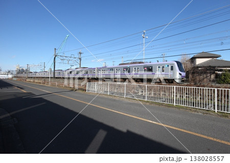 東武伊勢崎線　郊外を走る電車 138028557